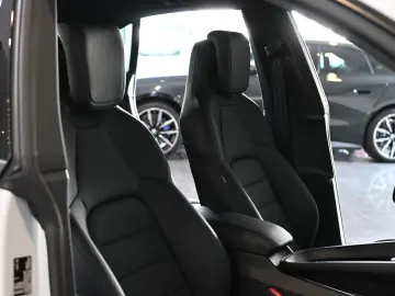 PORSCHE Macan Electric 100 kWh