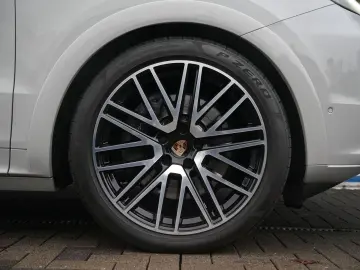 PORSCHE E-Hybrid Coupé SPORTDESIGN-PAKET-INNO-BOSE-22 T