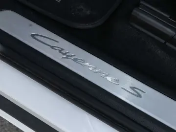 PORSCHE Cayenne S E-Hybrid Coupe HA-Lenkung InnoDrive