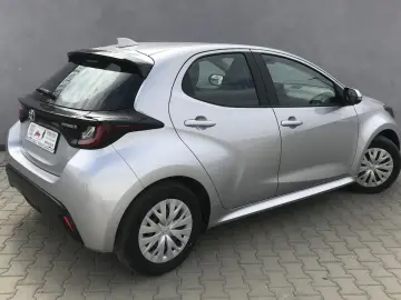 TOYOTA YARIS ACTIVE