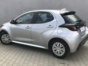 TOYOTA YARIS ACTIVE