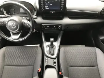 TOYOTA YARIS ACTIVE