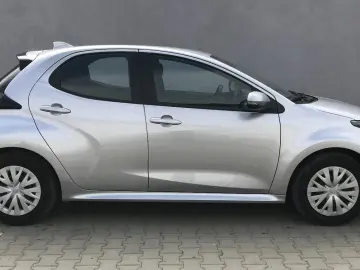 TOYOTA YARIS ACTIVE
