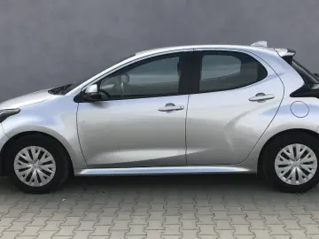TOYOTA YARIS ACTIVE