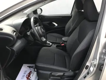 TOYOTA YARIS ACTIVE