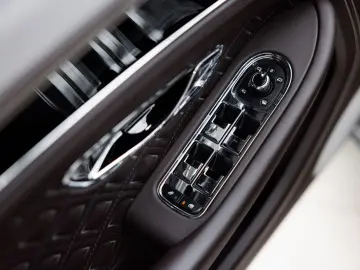 BENTLEY Continental GT V8   Rotating display   Mulliner