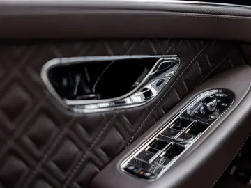 BENTLEY Continental GT V8   Rotating display   Mulliner