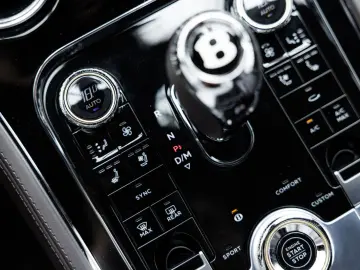 BENTLEY Continental GT V8   Rotating display   Mulliner