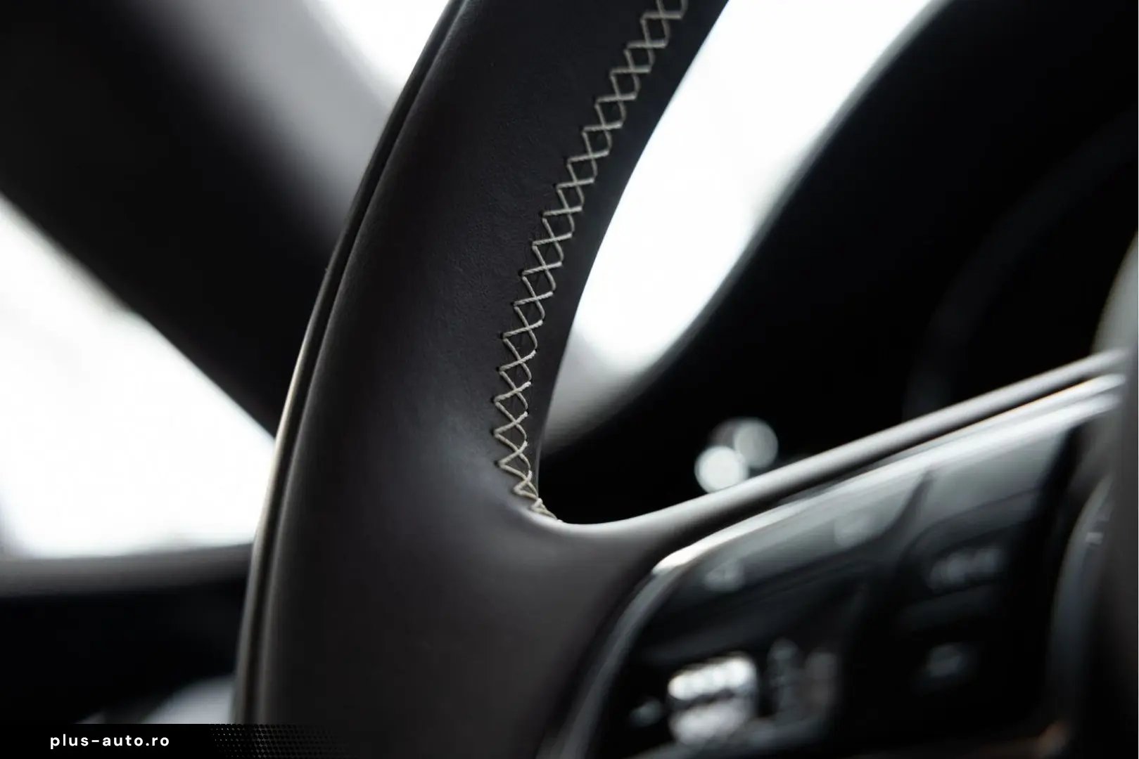 BENTLEY Continental GT V8   Rotating display   Mulliner