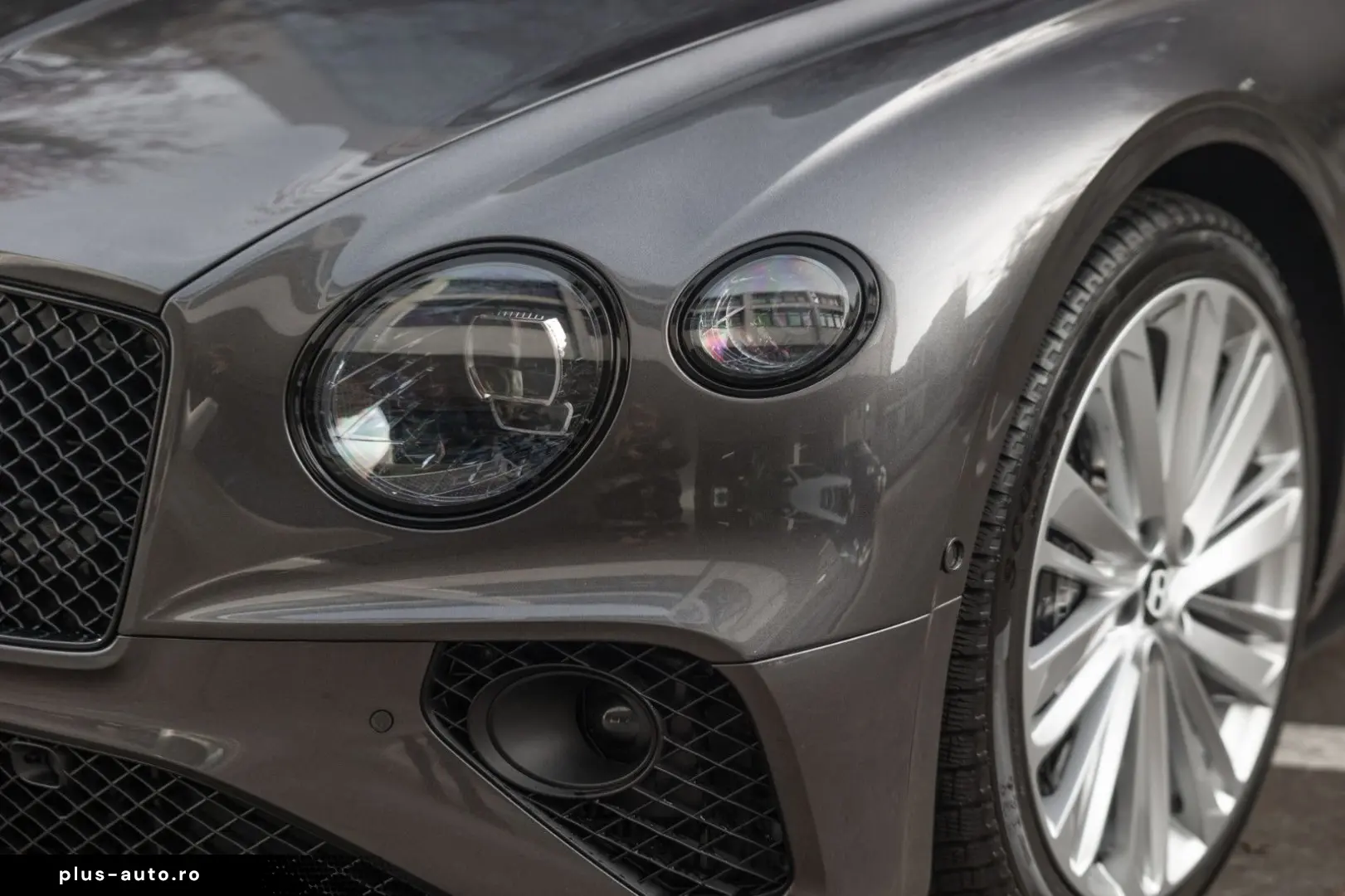 BENTLEY GT V8 Azure Blackline B&O City Tour  6300km