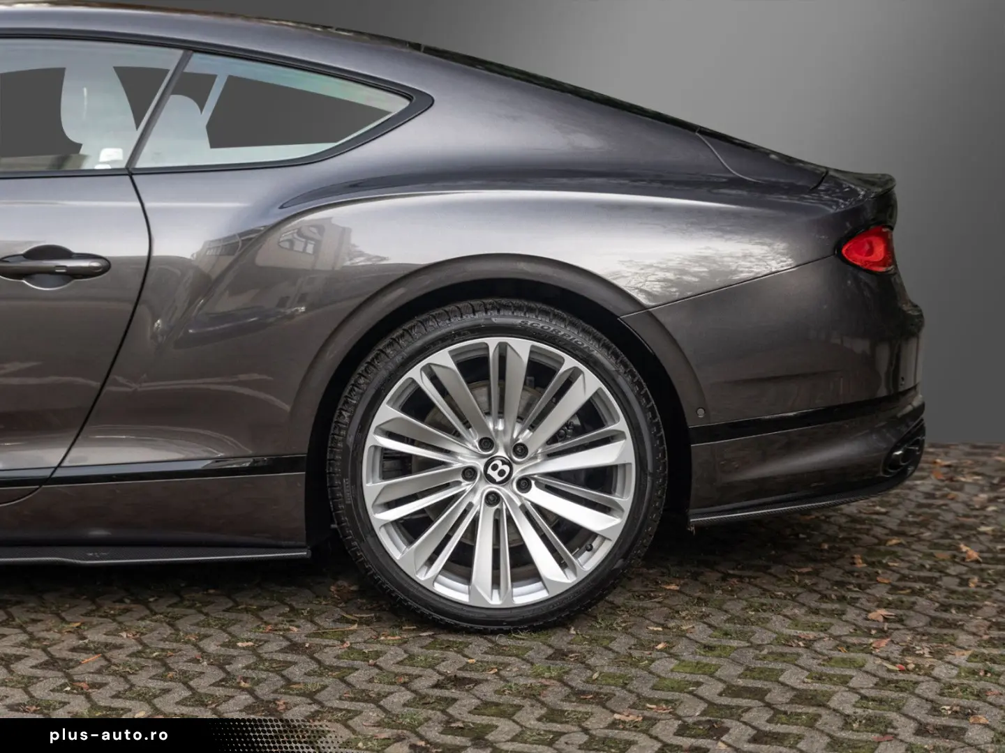 BENTLEY GT V8 Azure Blackline B&O City Tour  6300km