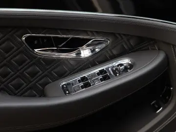 BENTLEY GT V8 Azure Blackline B&O City Tour  6300km