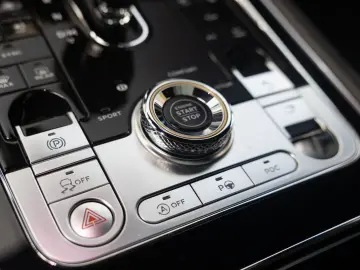 BENTLEY GT V8 Azure Blackline B&O City Tour  6300km