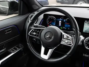 MERCEDES-BENZ EQB 300 4M Progressive  LED Cam TotW E…