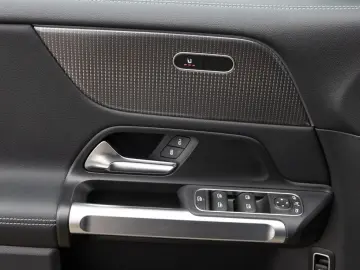 MERCEDES-BENZ EQB 300 4M Progressive  LED Cam TotW E…