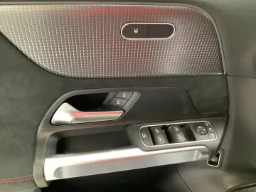 MERCEDES-BENZ EQB 300 4M AMG NIGHT LED MBUX EASY-PACK Kamera