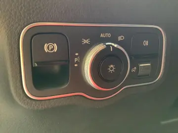 MERCEDES-BENZ EQB 300 4M AMG NIGHT LED MBUX EASY-PACK Kamera