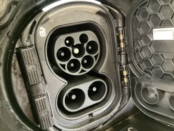 MERCEDES-BENZ EQB 300 4M AMG NIGHT LED MBUX EASY-PACK Kamera