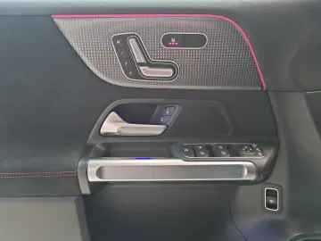 MERCEDES-BENZ EQB 300 4M AMG Pano NIGHT Burmester Keyless 19