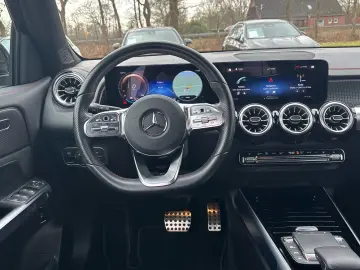 MERCEDES-BENZ EQB 300 4M AMG Night Distronic Kamera Ambiente