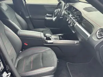 MERCEDES-BENZ EQB 300 4M AMG Night Distronic Kamera Ambiente