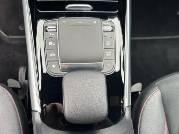 MERCEDES-BENZ EQB 300 4M AMG Night Distronic Kamera Ambiente