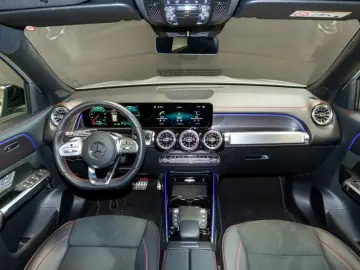 MERCEDES-BENZ EQB 300 4M  AMG Night Distronic Kam LED Totwin