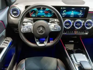 MERCEDES-BENZ EQB 300 4M  AMG Night Distronic Kam LED Totwin