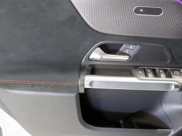 MERCEDES-BENZ EQB 300 4M  AMG Night Distronic Kam LED Totwin