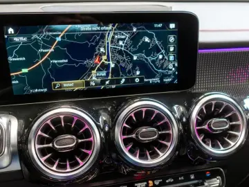 MERCEDES-BENZ EQB 300 4M  AMG Night Distronic Kam LED Totwin