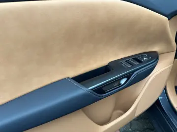 LEXUS RZ 450e Launch 4WD HUD PANO MEMORY LED ASSI NAV