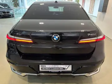 BMW 740 d xDrive M Sport PanoSky StHzg IconGl Aktivl