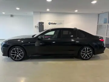 BMW 740 d xDrive M Sport PanoSky StHzg IconGl Aktivl