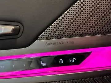 BMW 740 d xDrive M Sport PanoSky StHzg IconGl Aktivl