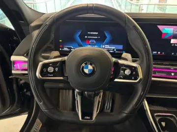 BMW 740 d xDrive M Sport PanoSky StHzg IconGl Aktivl