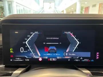 BMW 740 d xDrive M Sport PanoSky StHzg IconGl Aktivl