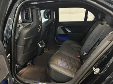 BMW 740 d xDrive M Sport PanoSky StHzg IconGl Aktivl