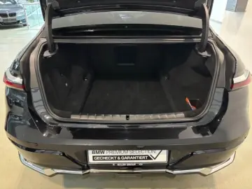 BMW 740 d xDrive M Sport PanoSky StHzg IconGl Aktivl