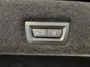 BMW 740 d xDrive M Sport PanoSky StHzg IconGl Aktivl