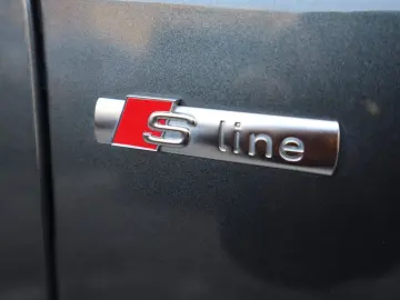 AUDI A8L 60 TFSIe Long