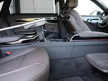 AUDI A8L 60 TFSIe Long