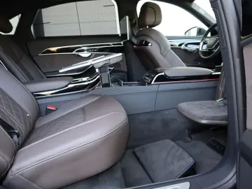 AUDI A8L 60 TFSIe Long