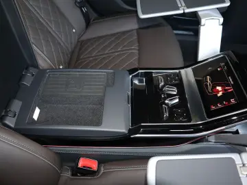 AUDI A8L 60 TFSIe Long