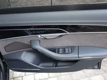 AUDI A8L 60 TFSIe Long
