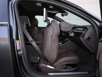 AUDI A8L 60 TFSIe Long