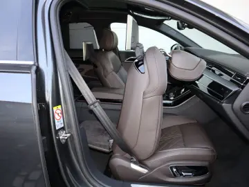 AUDI A8L 60 TFSIe Long