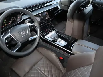 AUDI A8L 60 TFSIe Long