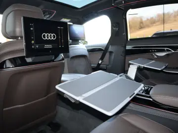AUDI A8L 60 TFSIe Long