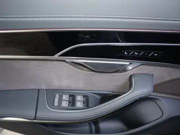 AUDI A8L 60 TFSIe Long