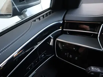 AUDI A8L 60 TFSIe Long